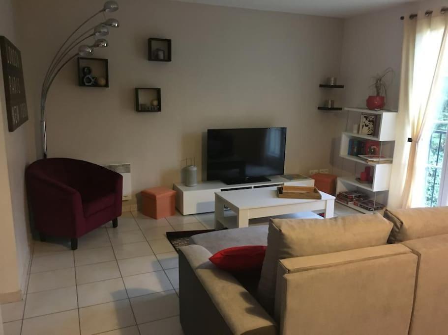 Centre Pierrefonds Superbe Appartement + Parking Екстериор снимка